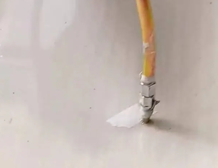鸡泽瓷砖空鼓维修公司专业解答在瓷砖铺贴过程中，如果使用的砂料过粗（如全部使用了粗砂），可能会导致以下问题